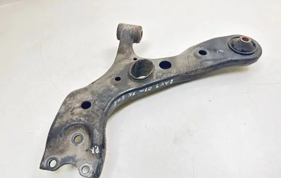 Toyota RAV 4 (XA30) Front lower control arm/wishbone