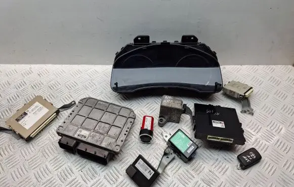 Toyota Avensis T270 Engine ECU kit and lock set 8380005K20 8999005031 MB2325005053