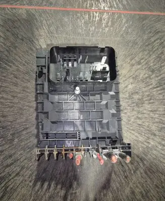 Volkswagen Golf V Fuse module 1K0937125A