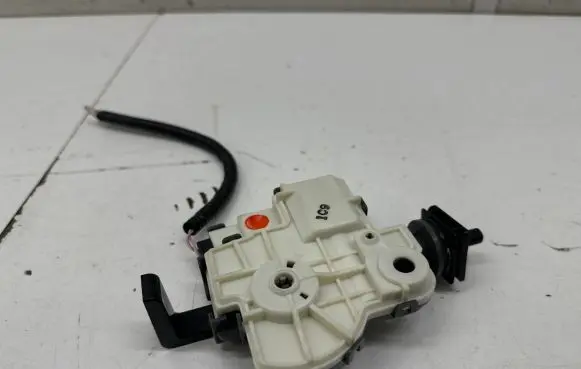 Toyota RAV 4 (XA50) Fuel tank cap lock motor 