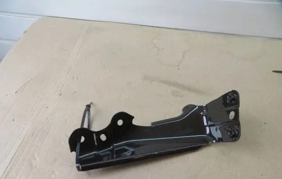 Skoda Kodiaq Fender mounting bracket 565821142