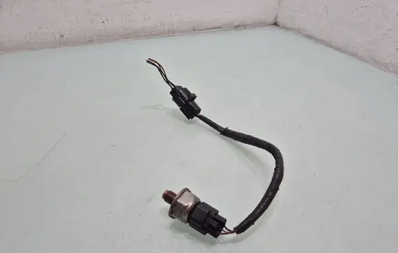 Mitsubishi Pajero Fuel pressure sensor 