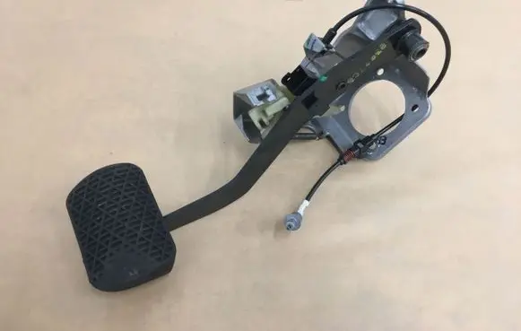 Mercedes-Benz SL R129 Brake pedal A1292900519 120251