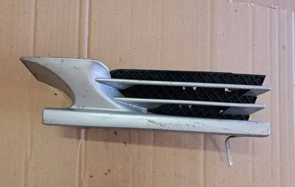 Mercedes-Benz C W202 Front bumper lower grill 2028800605