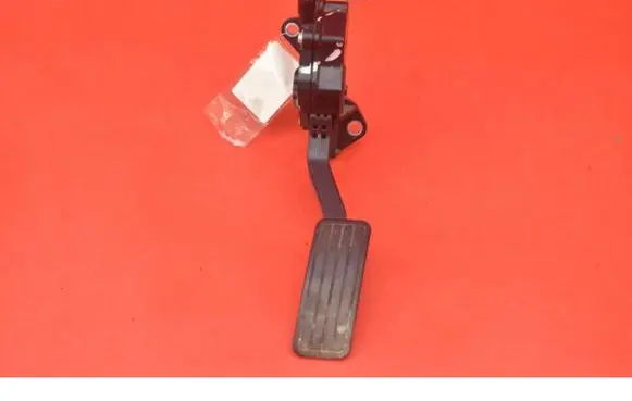 Subaru Legacy Accelerator throttle pedal 198800-7120
