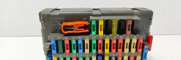 Peugeot 406 Fuse module 9450582180