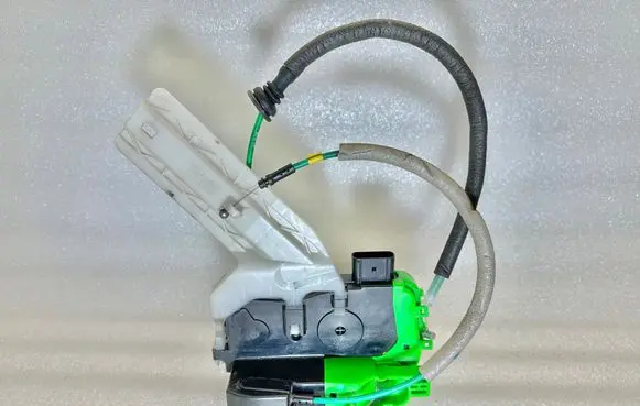 Hyundai i40 Rear door lock 814103Z000