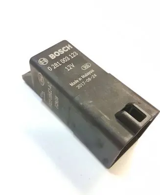 Jaguar XE Glow plug pre-heat relay FX23189E2AC 0281003123 20170824