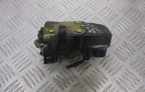 Chrysler 300M Rear door lock