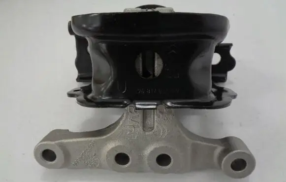 Engine mount vacuum valve