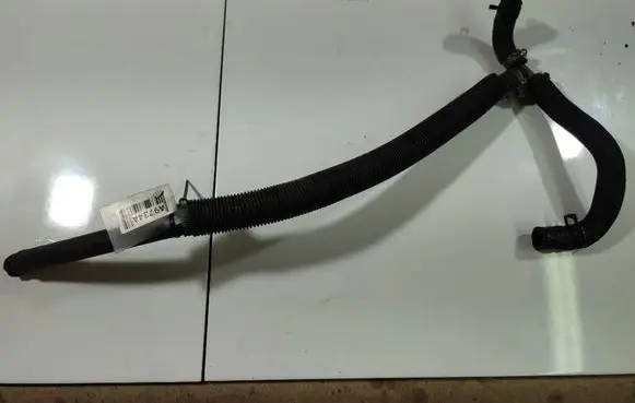 Engine coolant pipe/hose