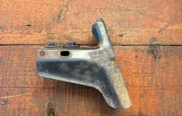 Volkswagen Polo IV 9N3 Fender mounting bracket 6Q0821142