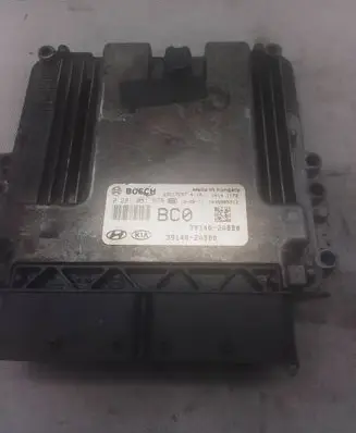 Hyundai Tucson TL Engine control unit/module 0281031578