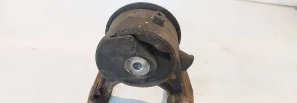 Toyota RAV 4 (XA30) Engine mount bracket