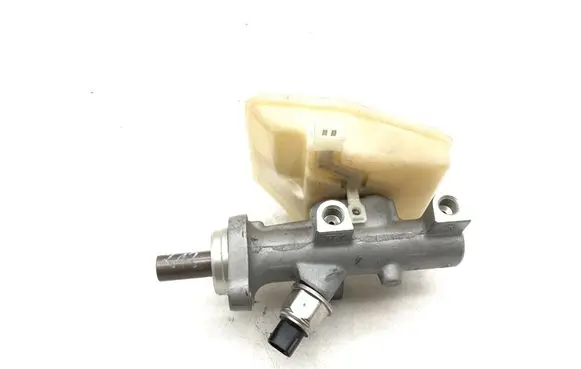 Jaguar XK8 - XKR Brake fluid reservoir C2N1911