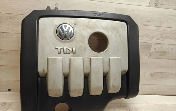 Volkswagen Golf V Engine cover (trim) 03G103925 03G103925A