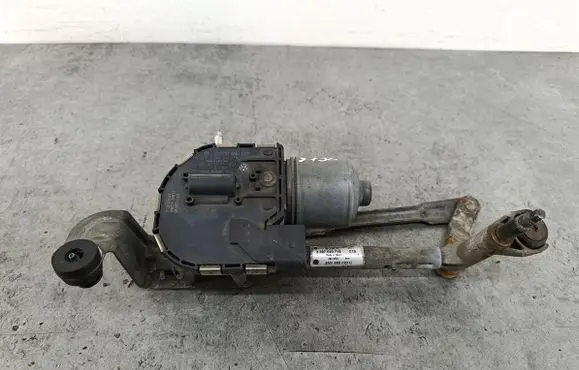 Volkswagen Golf Plus Front wiper linkage 