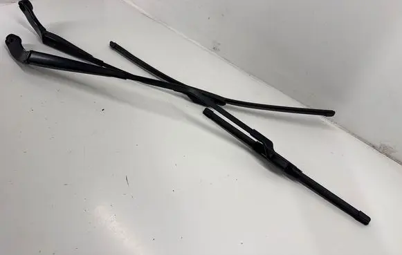 Buick Encore GX I Front wiper blade arm 42485015 42485014