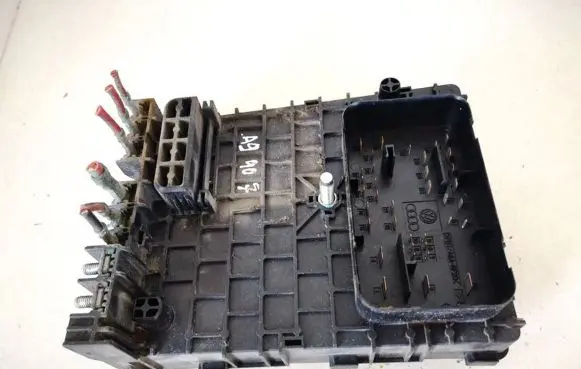 Volkswagen PASSAT B6 Fuse box set 3c0937125 6359-2777