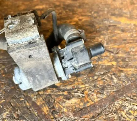 Mercedes-Benz E W124 Coolant heater control valve 