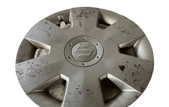 Suzuki Swift I R15 wheel hub/cap/trim 4325062J50