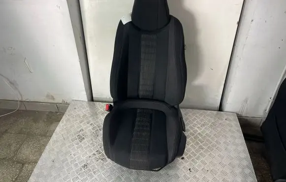 Peugeot 308 Front driver seat 1302295X