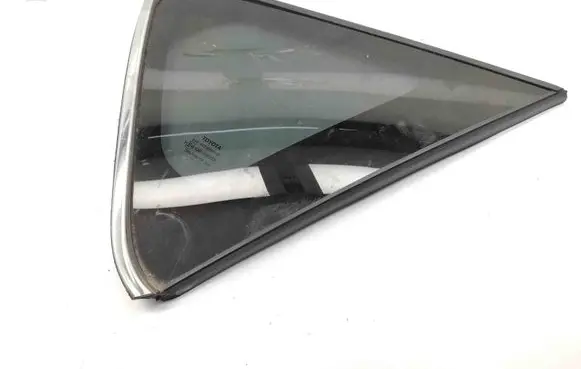 Toyota Auris E180 Rear side window