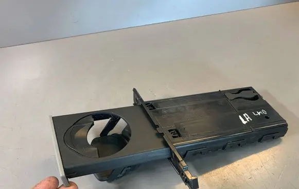 Cup holder front