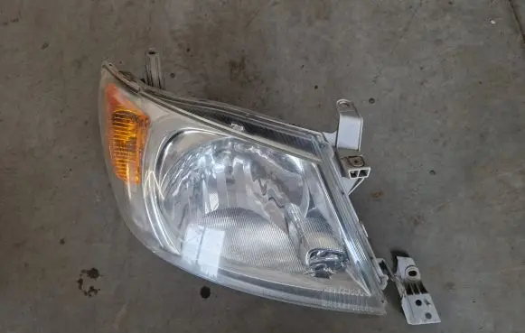 Toyota Hilux (AN10, AN20, AN30) Headlight/headlamp