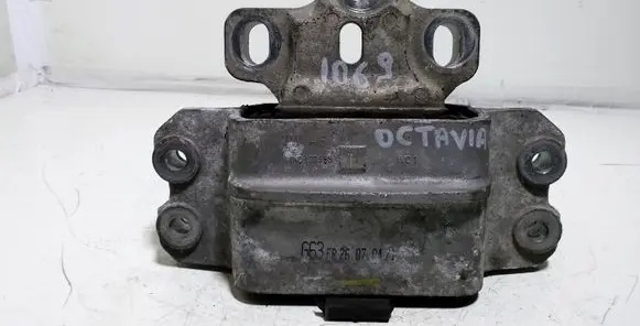 Skoda Octavia Mk2 (1Z) Engine mount bracket 1K0199555