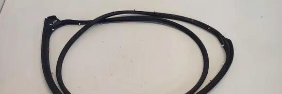 Suzuki Swift II Front door rubber seal 