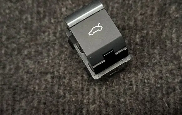 Audi A4 S4 B9 Tailgate opening switch 4M0959831A