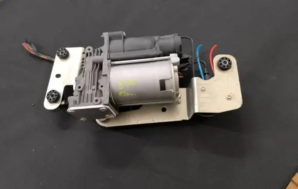 BMW X5M E70 Air suspension compressor/pump 
