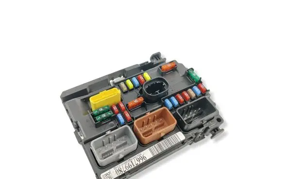 Citroen C3 Fuse module 9667199780