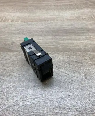 Volkswagen PASSAT B5.5 Seat heating switch 3B0963563A