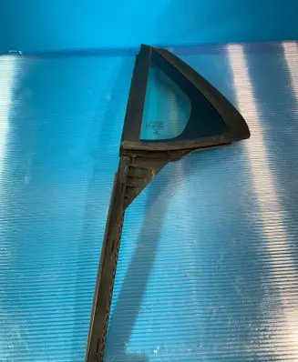 Opel Corsa F Rear side window DOT24M189AS2 E000255 43R00048