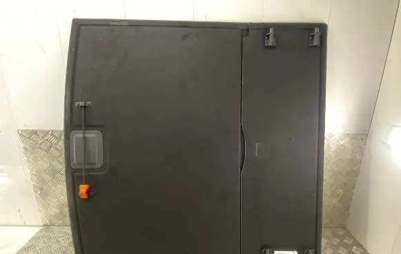 Trunk/boot floor carpet liner