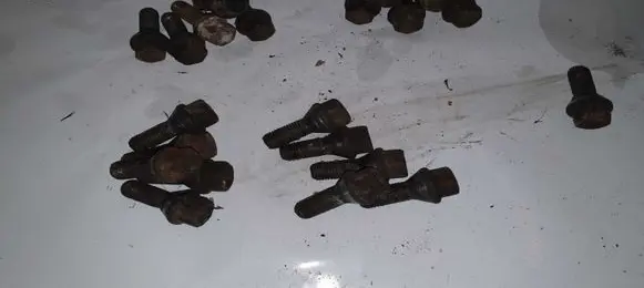 BMW 5 E60 E61 Nuts/bolts NOCODE