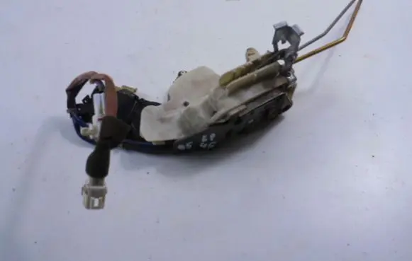Suzuki Liana Front door lock