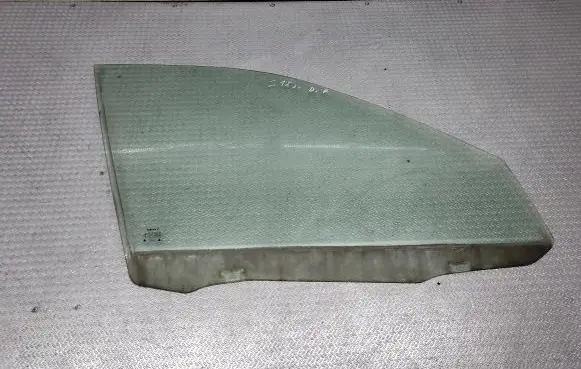 Seat Leon (1M) Front door window glass four-door
