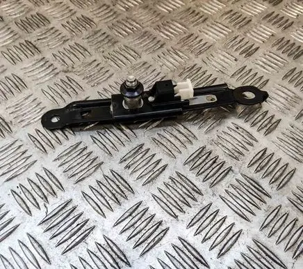 Toyota Prius (XW30) Seat belt height adjuster E563003