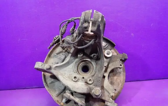 Volkswagen PASSAT B6 Front wheel hub spindle knuckle