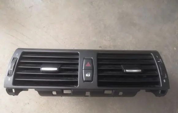 BMW X5 E70 Dash center air vent grill 7161801