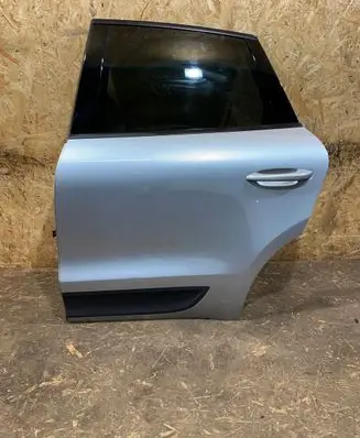 Porsche Macan (95B) Rear door D539