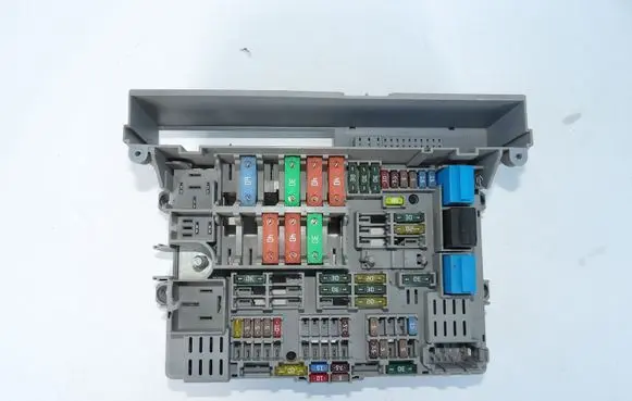 BMW 1 E81 E87 Fuse module 690662102 6906621