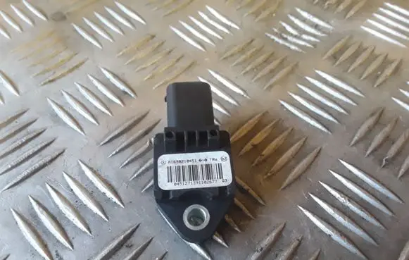 Mercedes-Benz A W169 Airbag deployment crash/impact sensor A1698210451