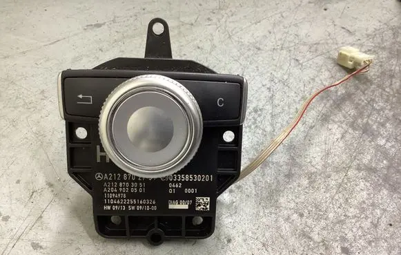 Head unit multimedia control