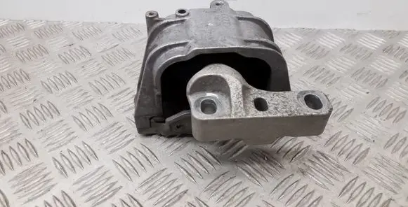 Audi TT TTS Mk2 Engine mount bracket 8J0199262