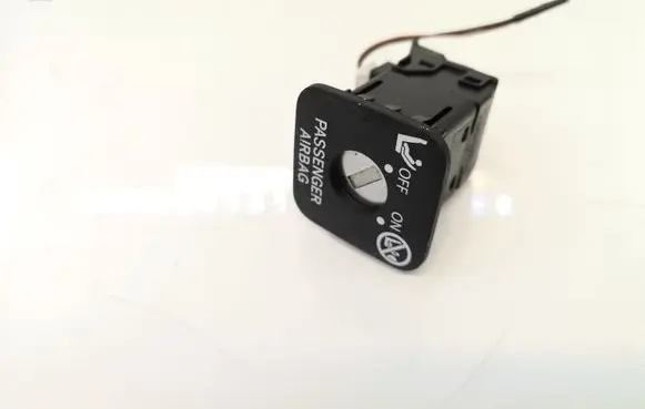 Passenger airbag on/off switch