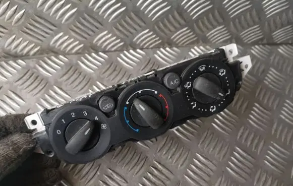 Ford Focus Climate control unit 7M5T19980BB